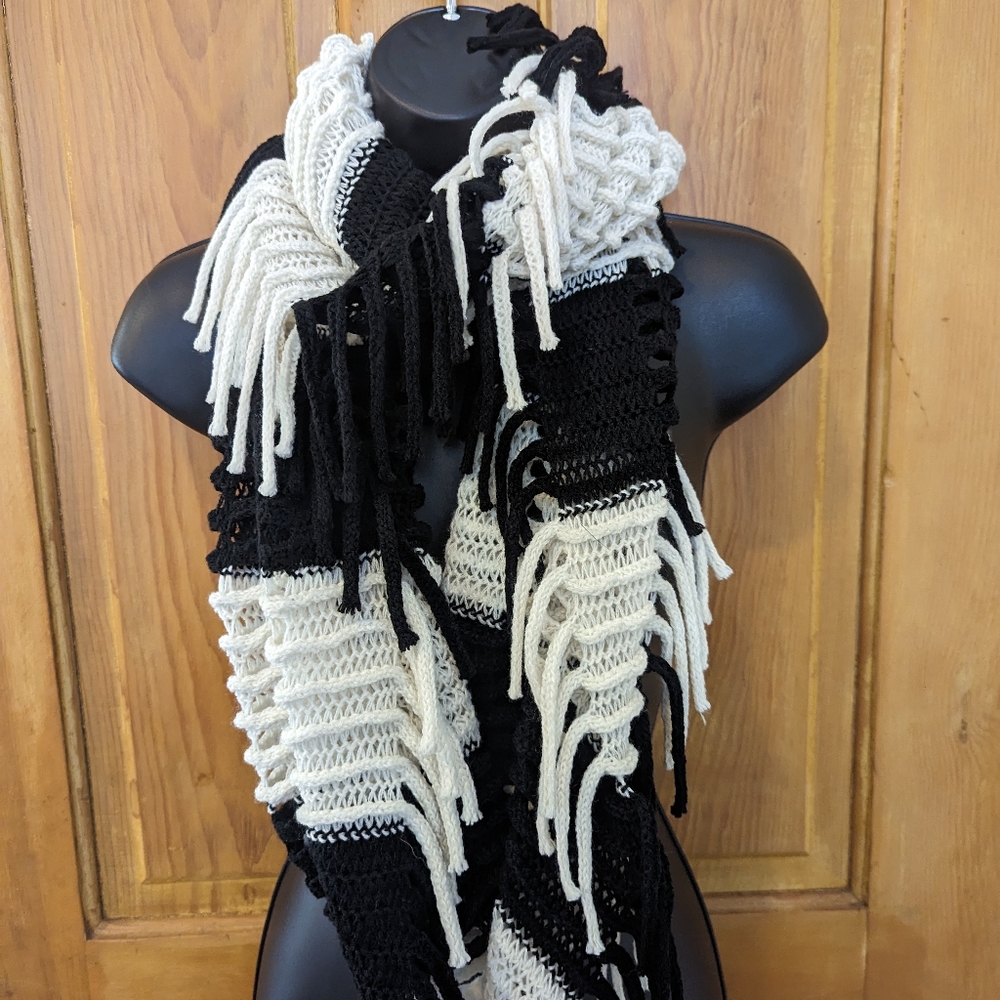 NWT black and white infinity scarf one size